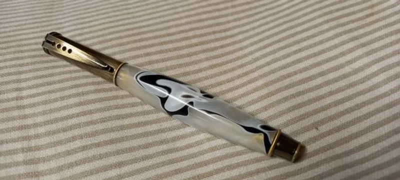 Stylo bille blanc Royal. Gamme chic